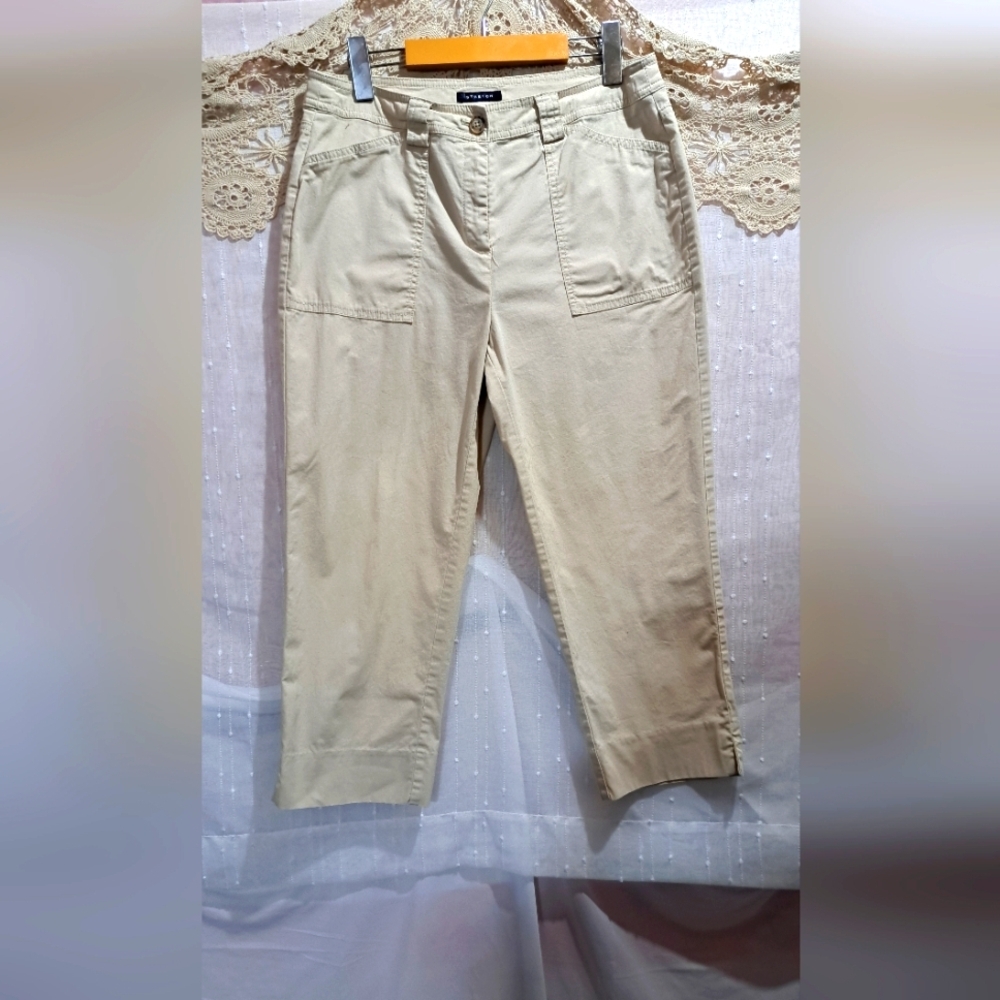 Jones New York Signature Petite Stretch Capris  in Beigy Cream.